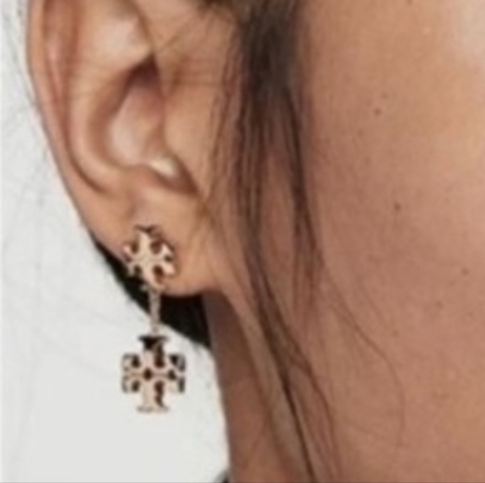 Tory Burch Kira Double Logo Linear Drop Earrings in Silver and Dustbag NWT - Picture 5 of 5
